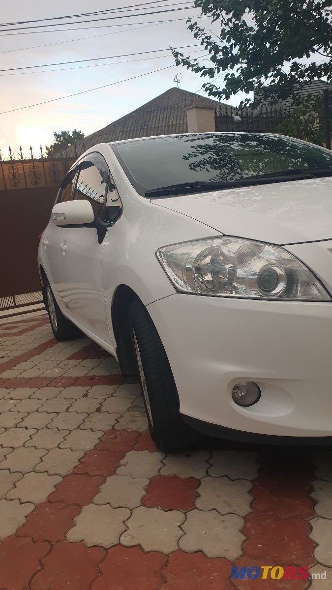2011' Toyota Auris photo #5