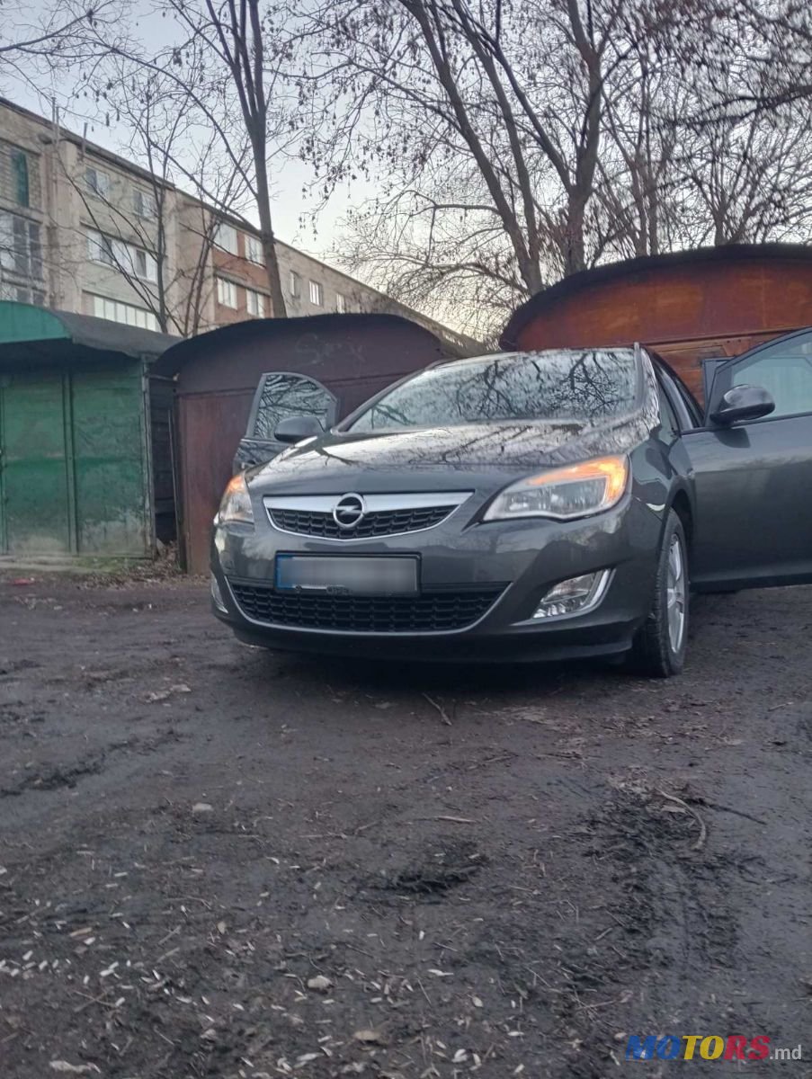 2011' Opel Astra photo #6
