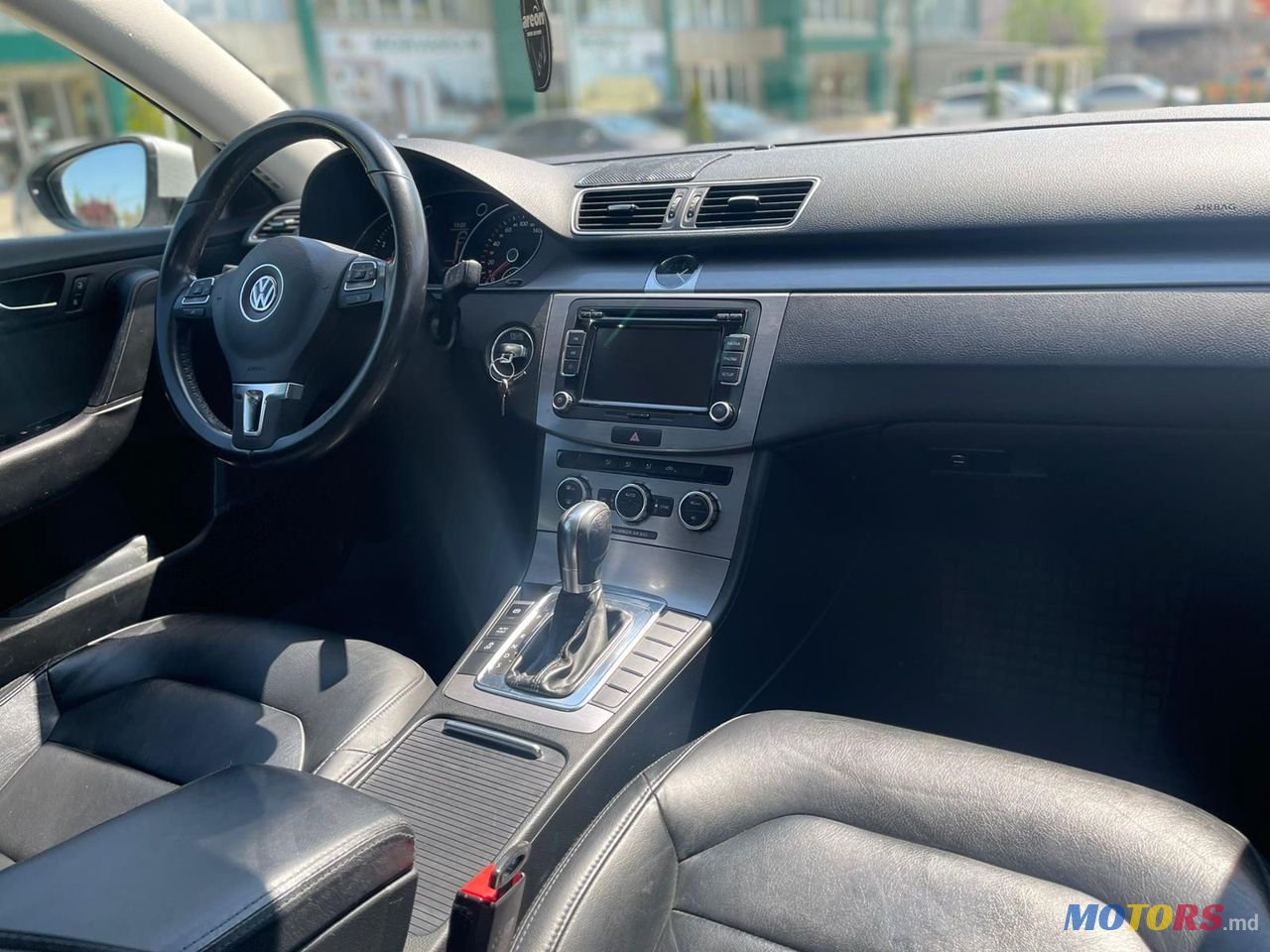 2012' Volkswagen Passat photo #4