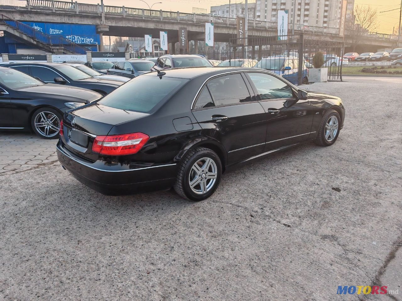 2011' Mercedes-Benz E-Class photo #5