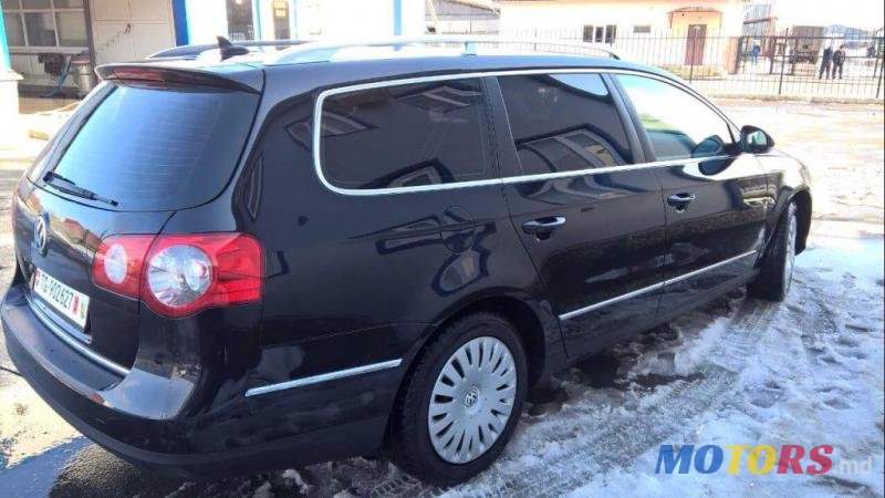 2009' Volkswagen Passat photo #2