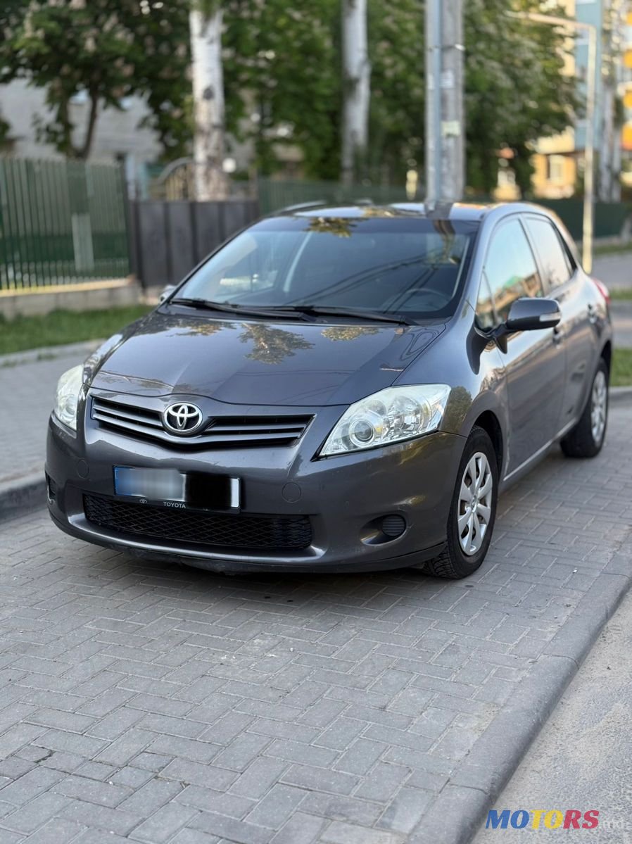 2010' Toyota Auris photo #2