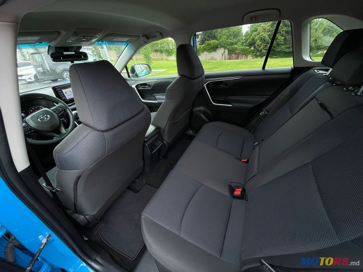 2020' Toyota RAV4 photo #6