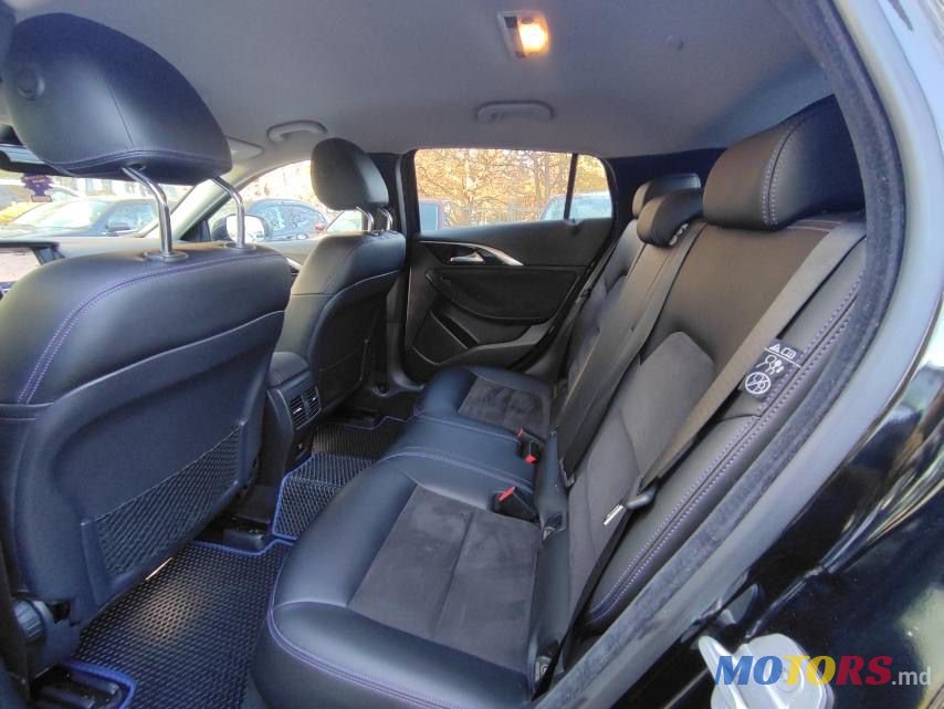 2017' Infiniti Qx30 photo #3