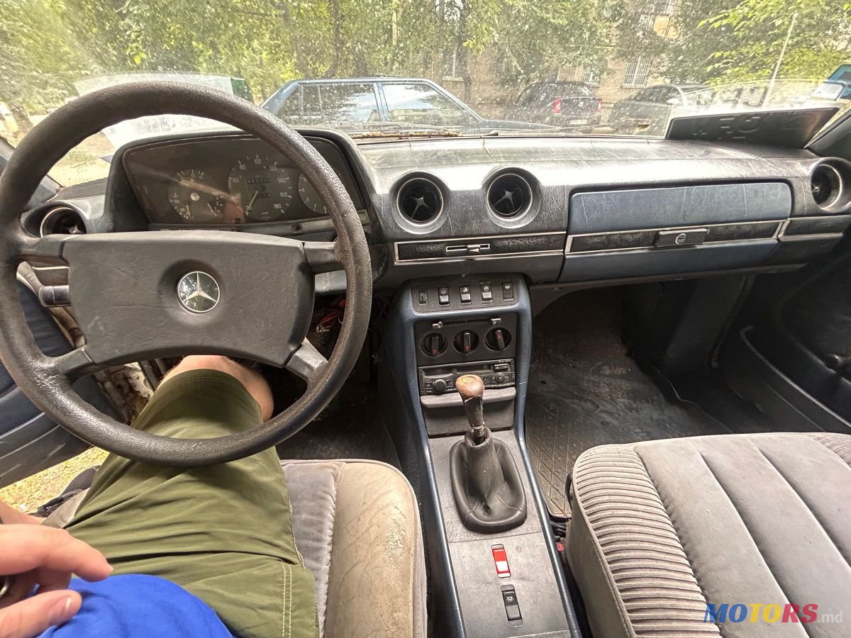 1982' Mercedes-Benz W123 photo #5