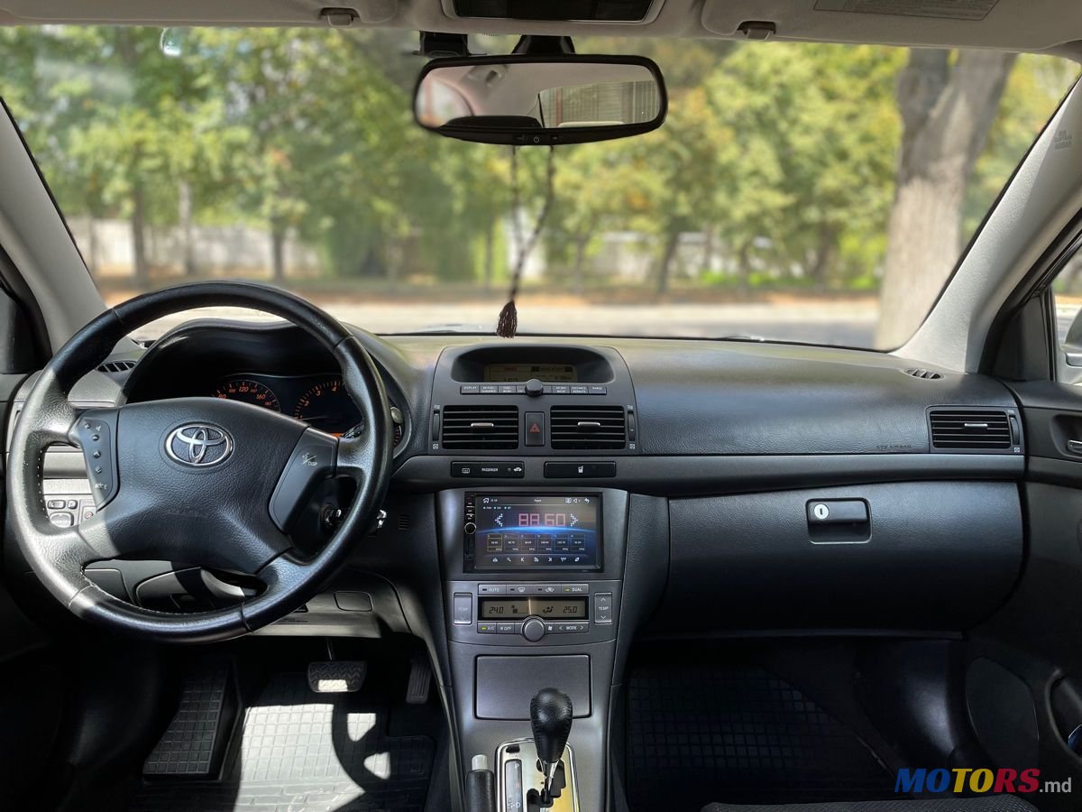 2005' Toyota Avensis photo #4