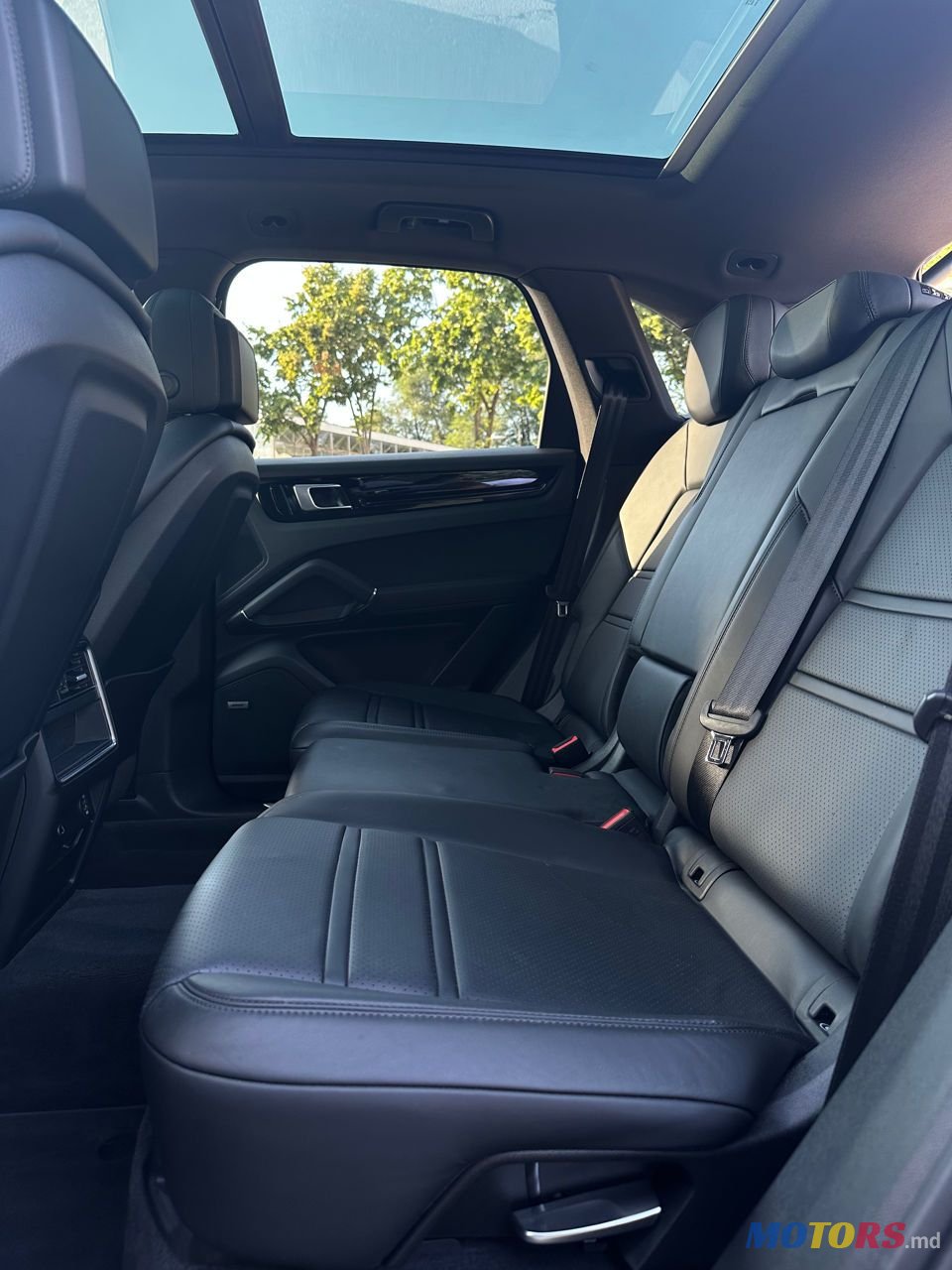 2019' Porsche Cayenne photo #4