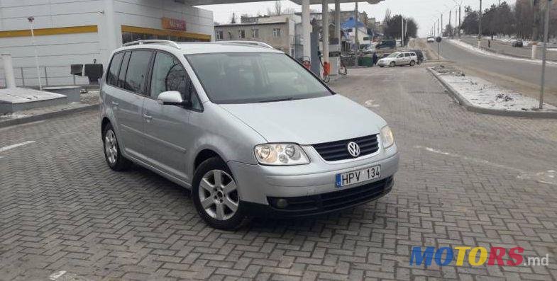 2004' Volkswagen Touran photo #2