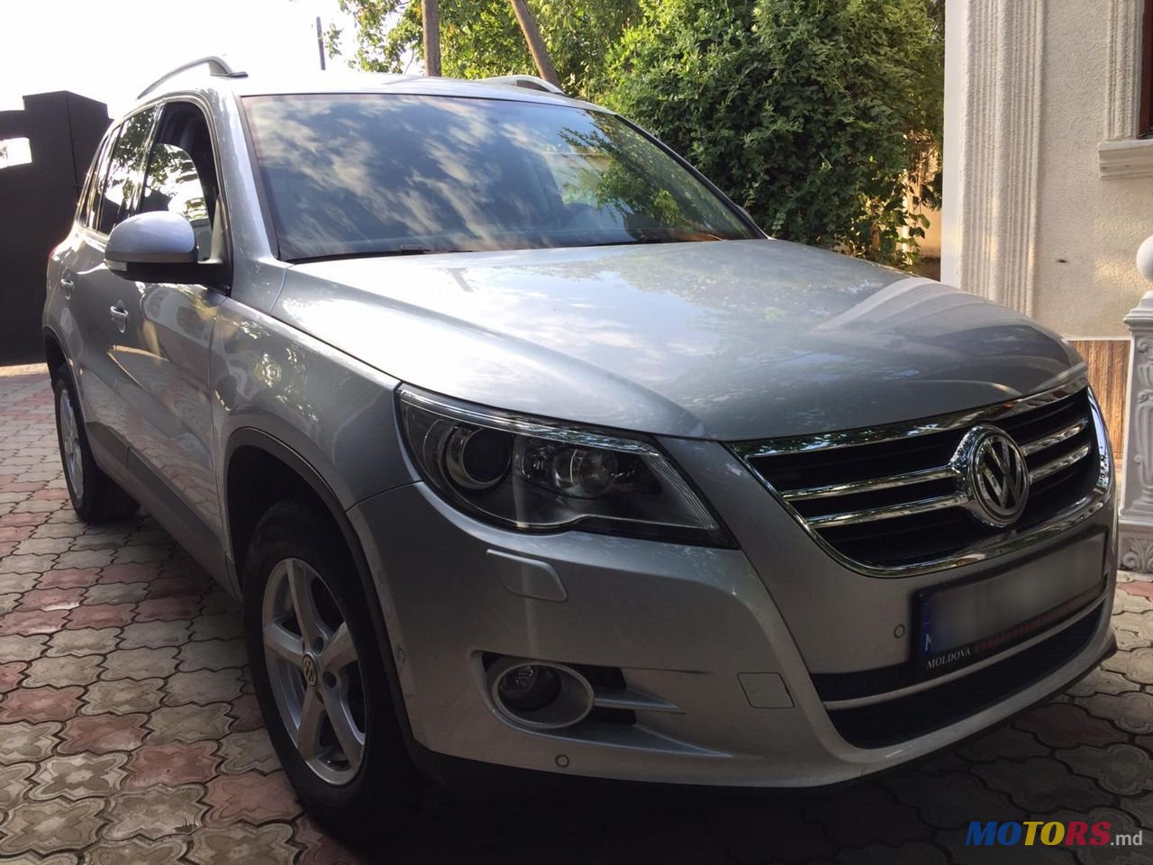 2010' Volkswagen Tiguan photo #1