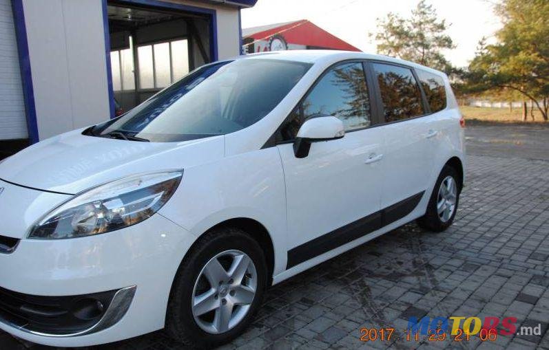 2012' Renault Grand Scenic photo #2