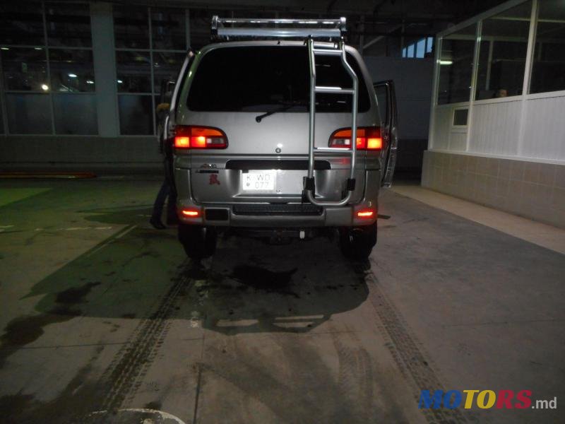 2000' Mitsubishi Space Gear photo #7