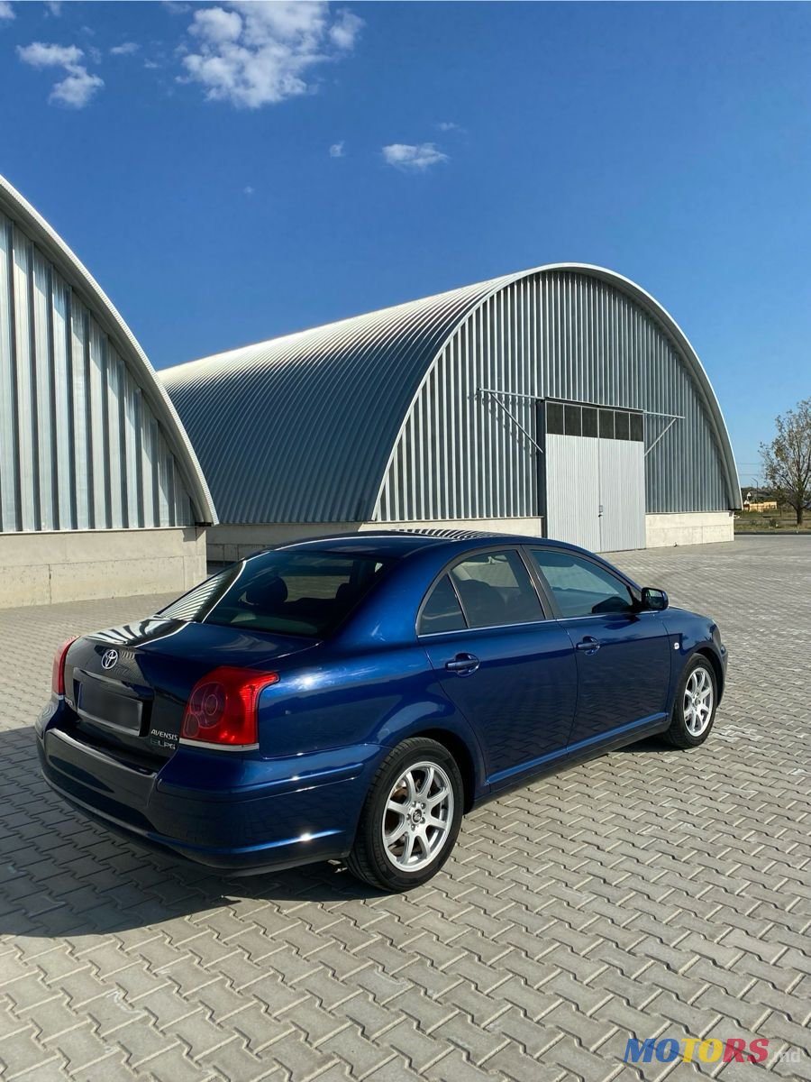 2005' Toyota Avensis photo #4