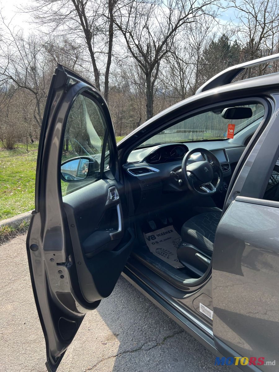 2014' Peugeot 2008 photo #6