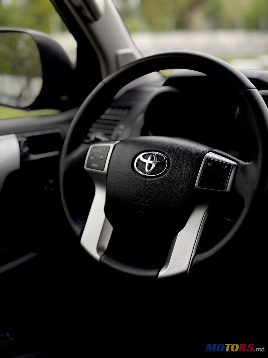 2016' Toyota Land Cruiser Prado photo #3