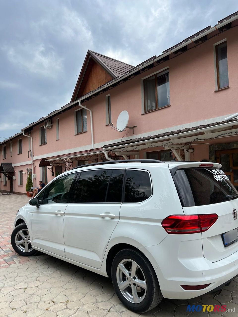 2016' Volkswagen Touran photo #2