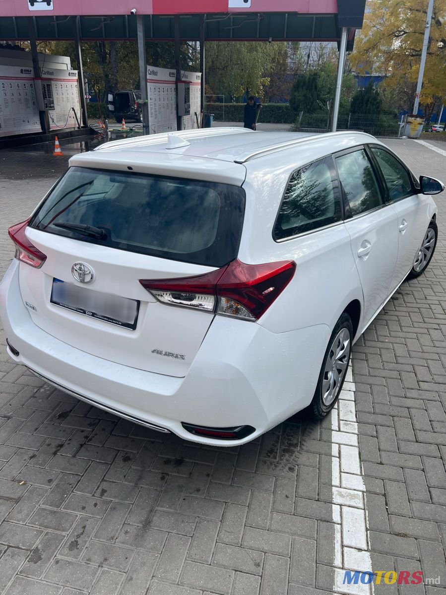 2016' Toyota Auris photo #3