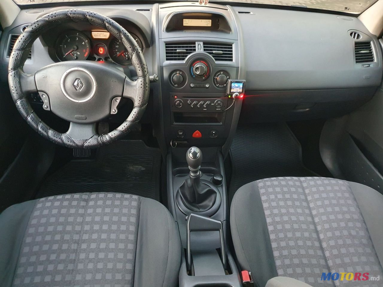 2011' Renault Megane photo #5