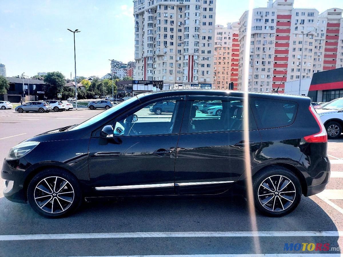 2012' Renault Grand Scenic photo #3