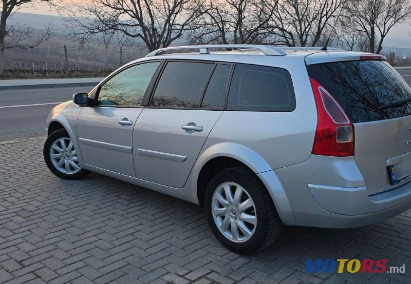 2008' Renault Megane photo #6