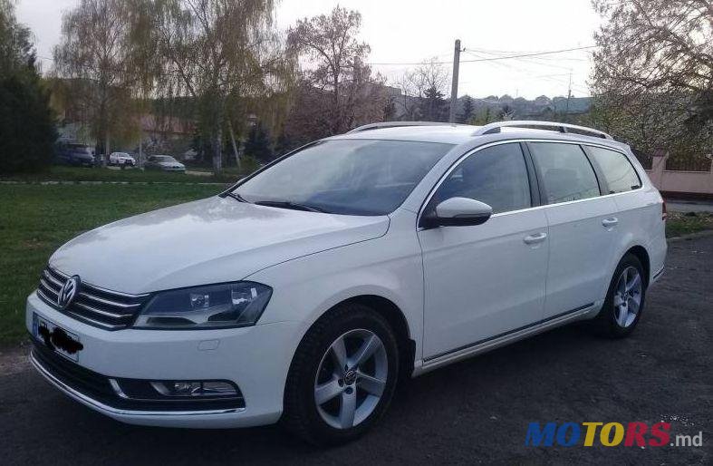 2011' Volkswagen Passat photo #1