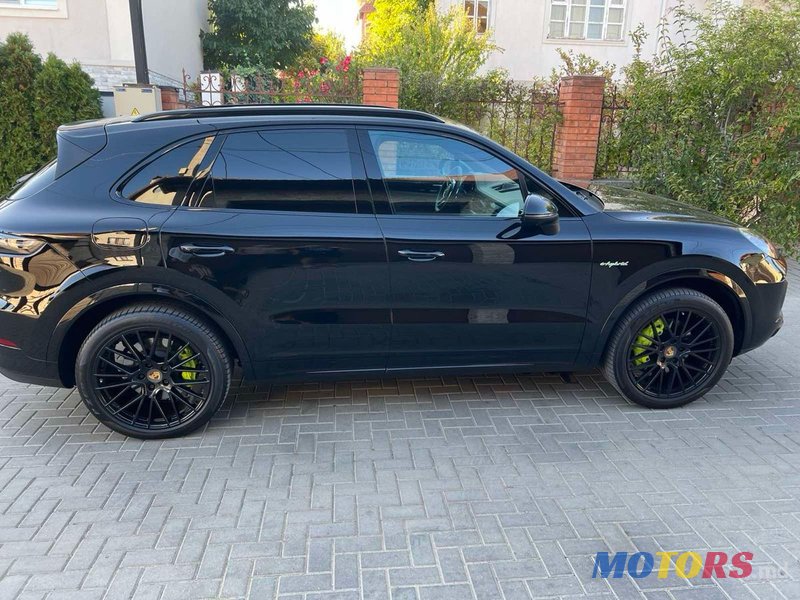 2019' Porsche Cayenne photo #3