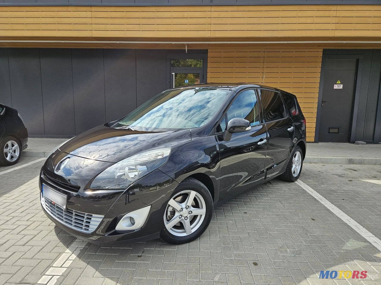 2010' Renault Grand Scenic photo #3