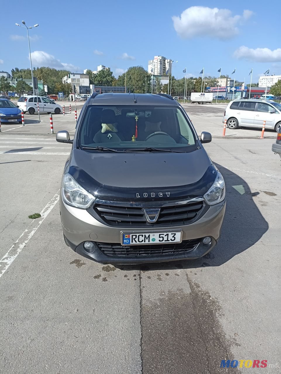 2013' Dacia Lodgy photo #1