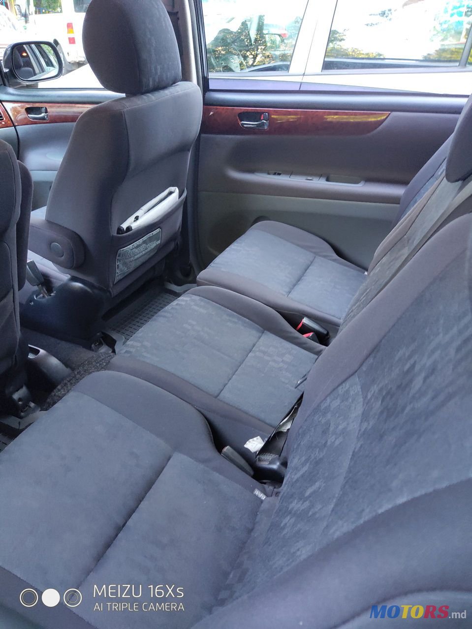 2001' Toyota Avensis Verso photo #6