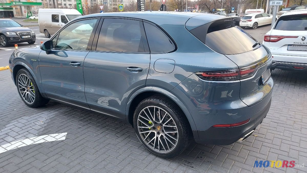 2019' Porsche Cayenne photo #3
