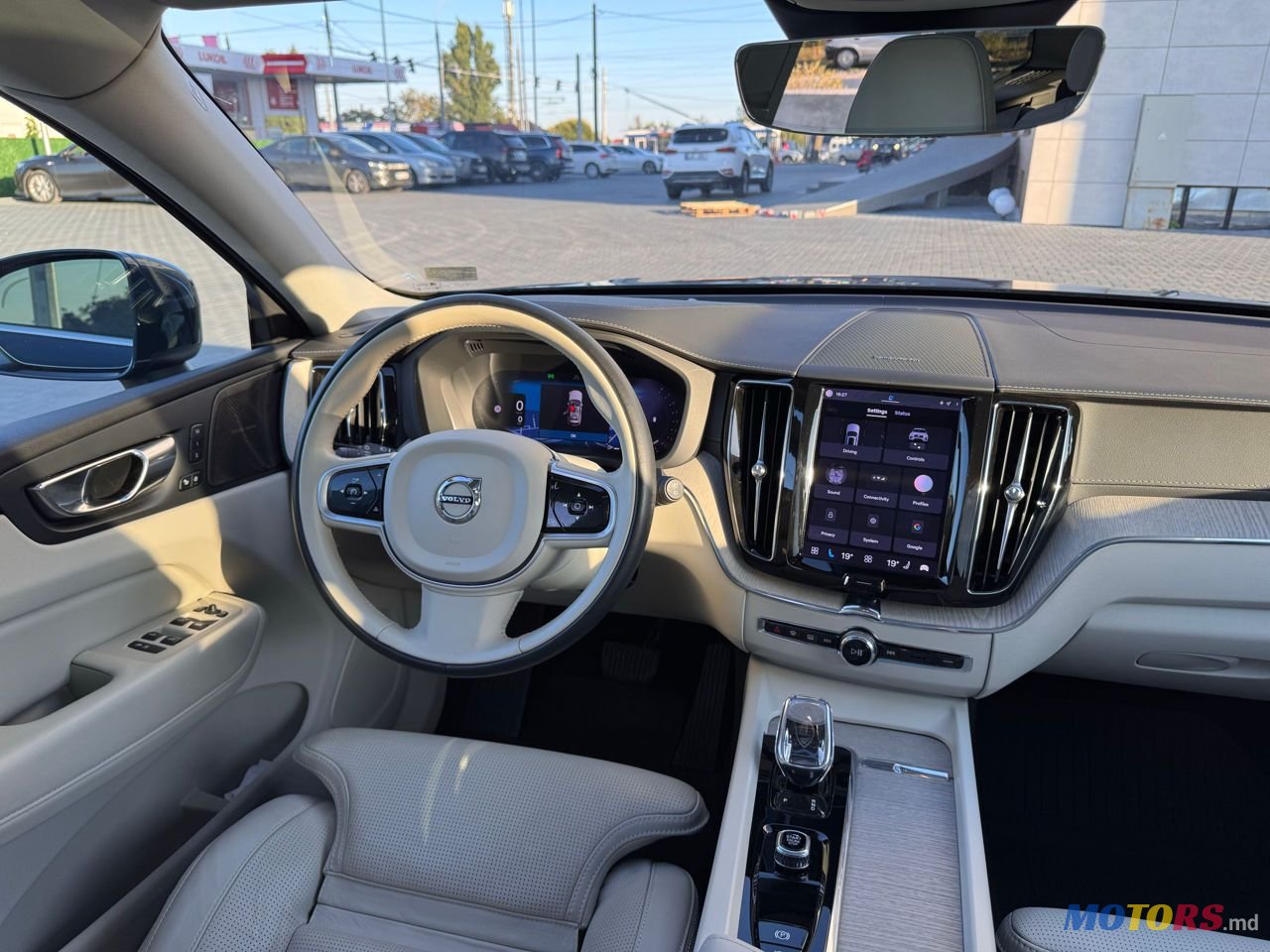 2022' Volvo XC60 photo #6