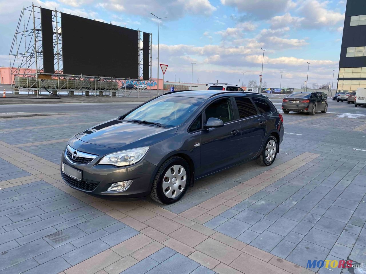 2012' Opel Astra photo #1