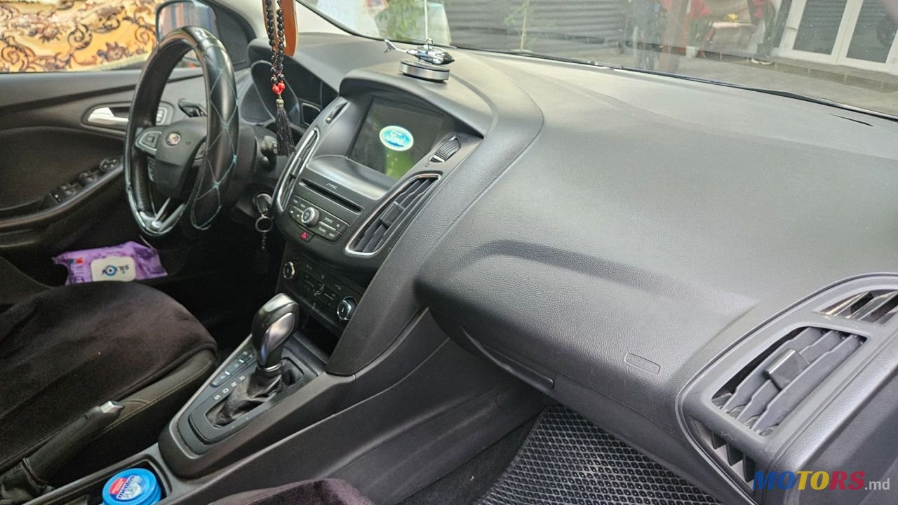 2017' Ford Focus photo #3
