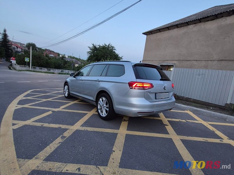 2015' Volkswagen Passat photo #5