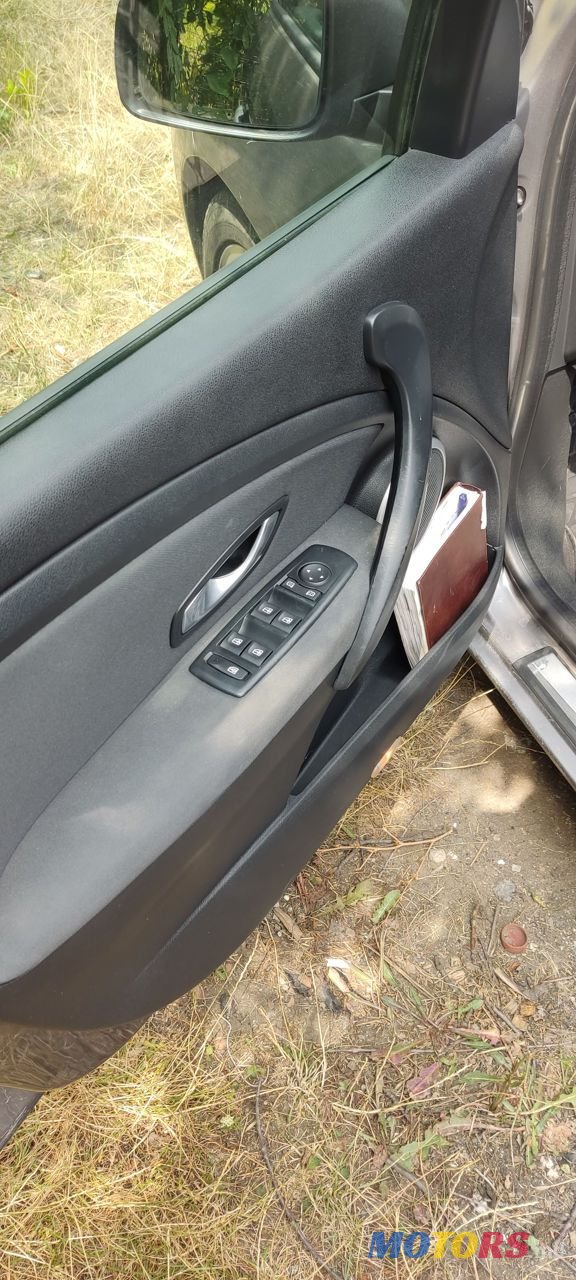 2009' Renault Megane photo #5