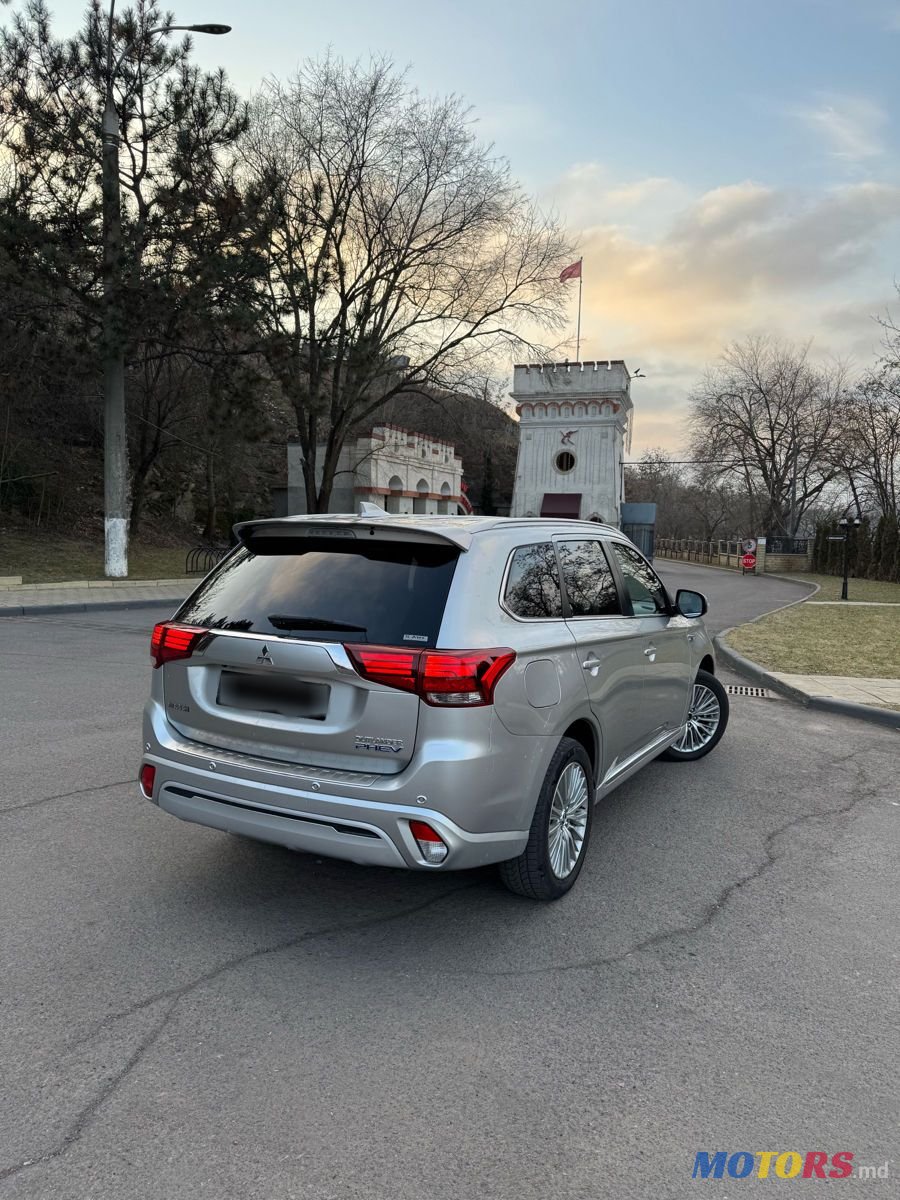 2018' Mitsubishi Outlander photo #3