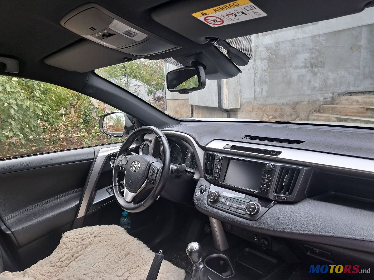 2017' Toyota RAV4 photo #3