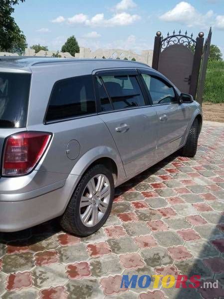 2010' Opel Astra photo #1