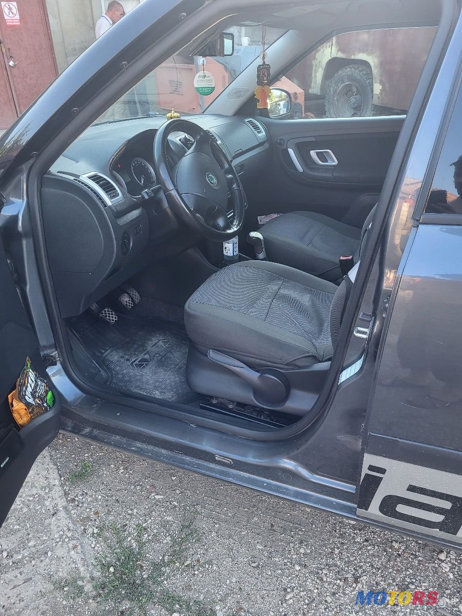 2008' Skoda Fabia photo #5