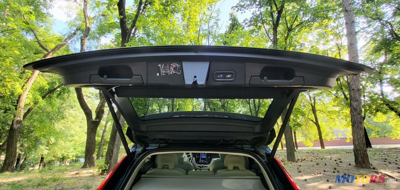 2020' Volvo XC60 photo #5