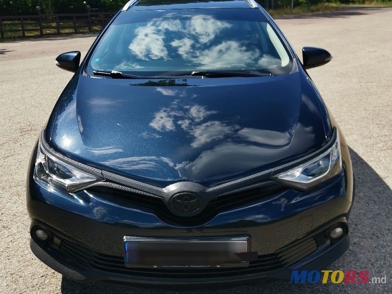 2015' Toyota Auris photo #2