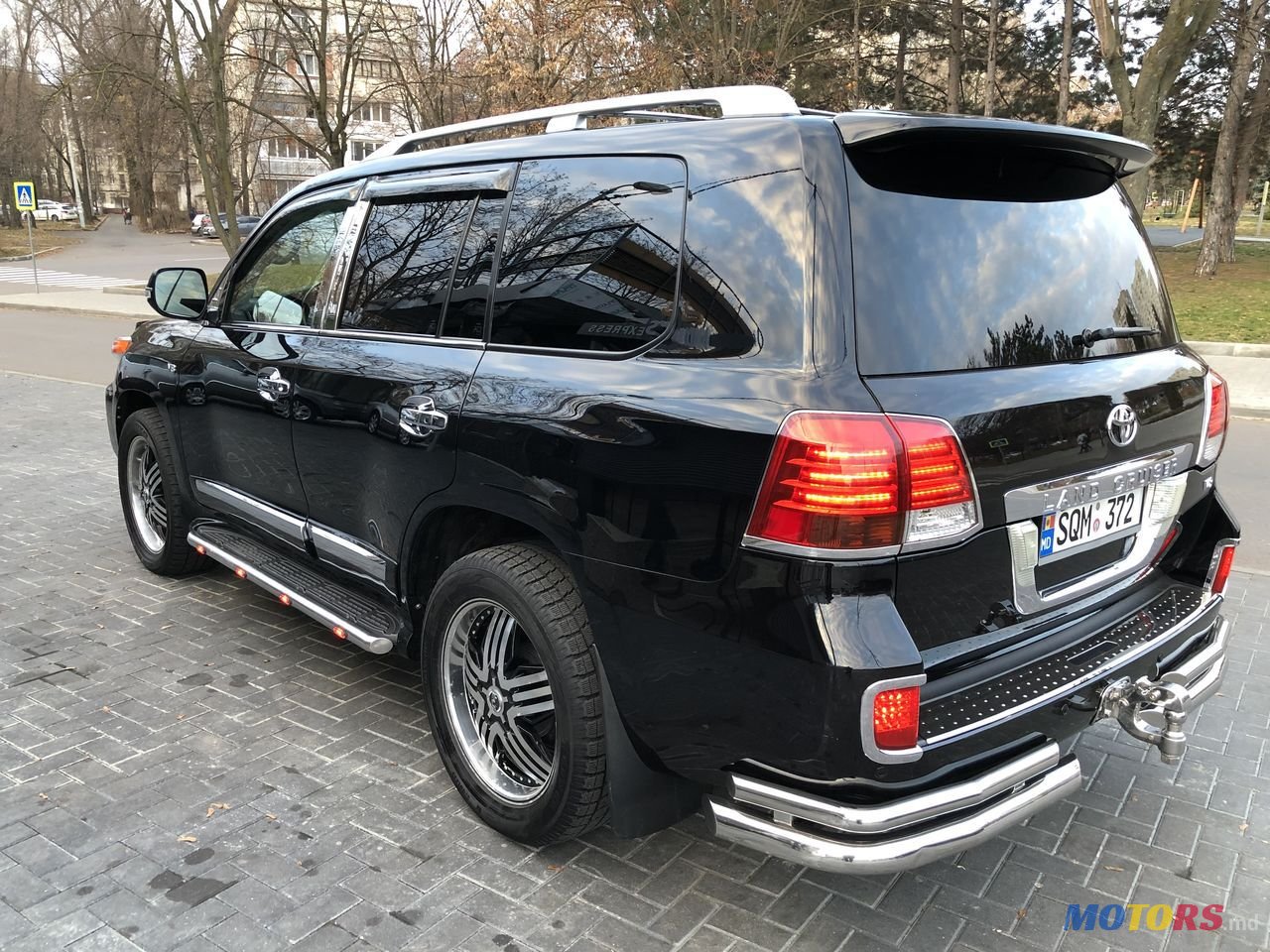 2013' Toyota Land Cruiser photo #2