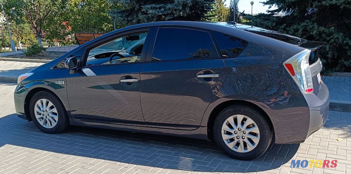 2013' Toyota Prius photo #4