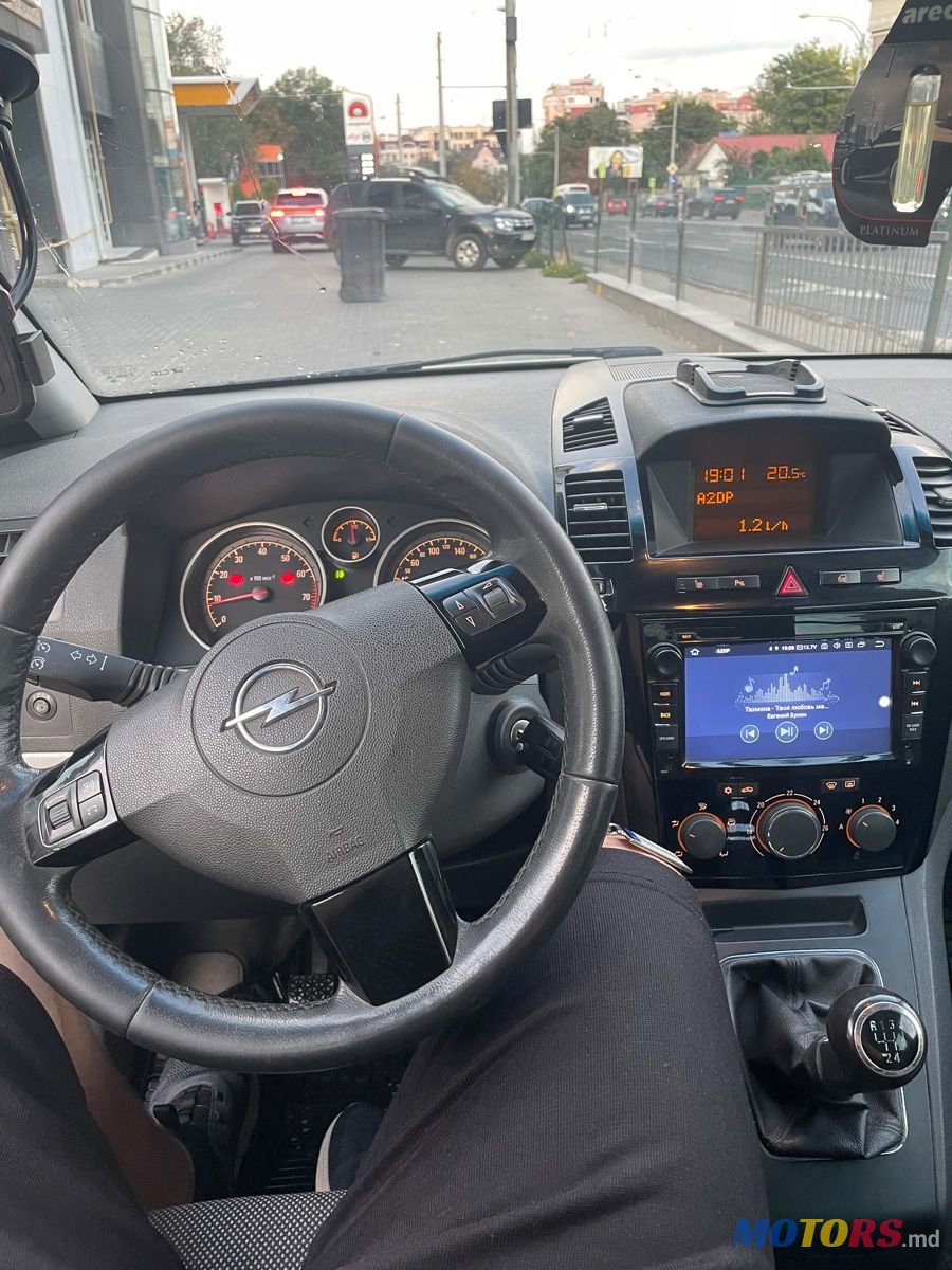 2011' Opel Zafira photo #5