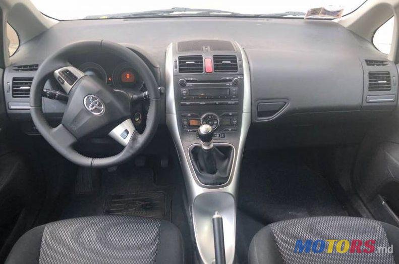 2010' Toyota Auris photo #1