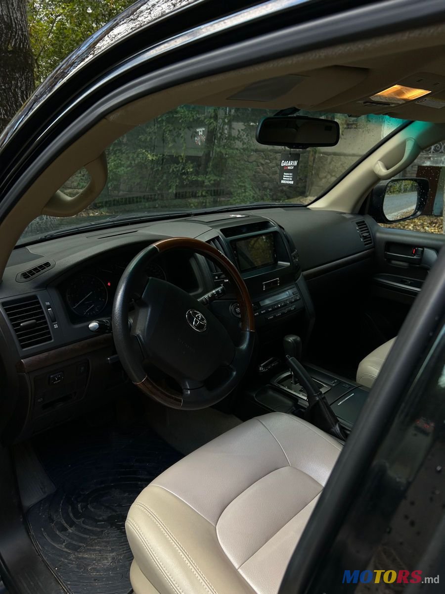 2009' Toyota Land Cruiser photo #5
