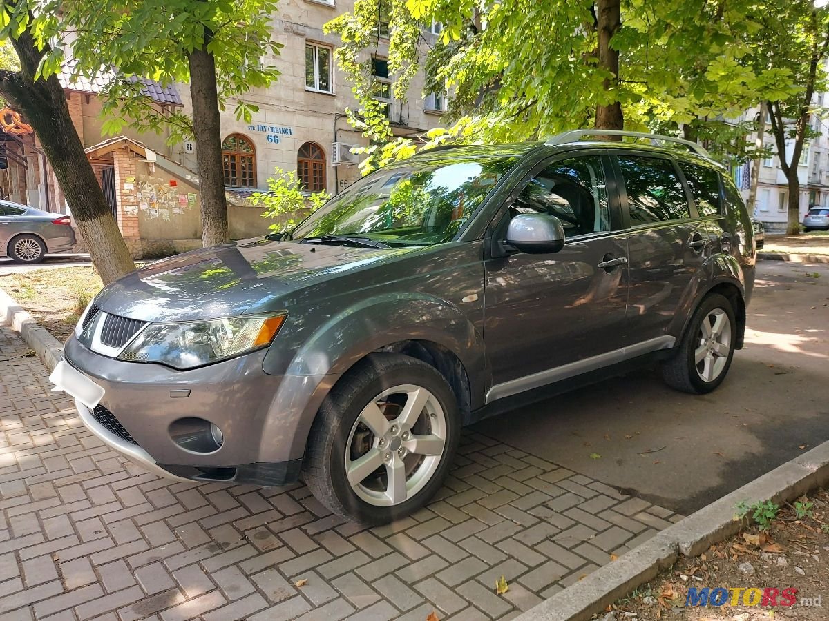 2008' Mitsubishi Outlander photo #3