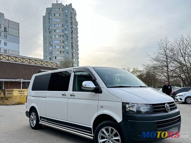 2014' Volkswagen Transporter photo #2