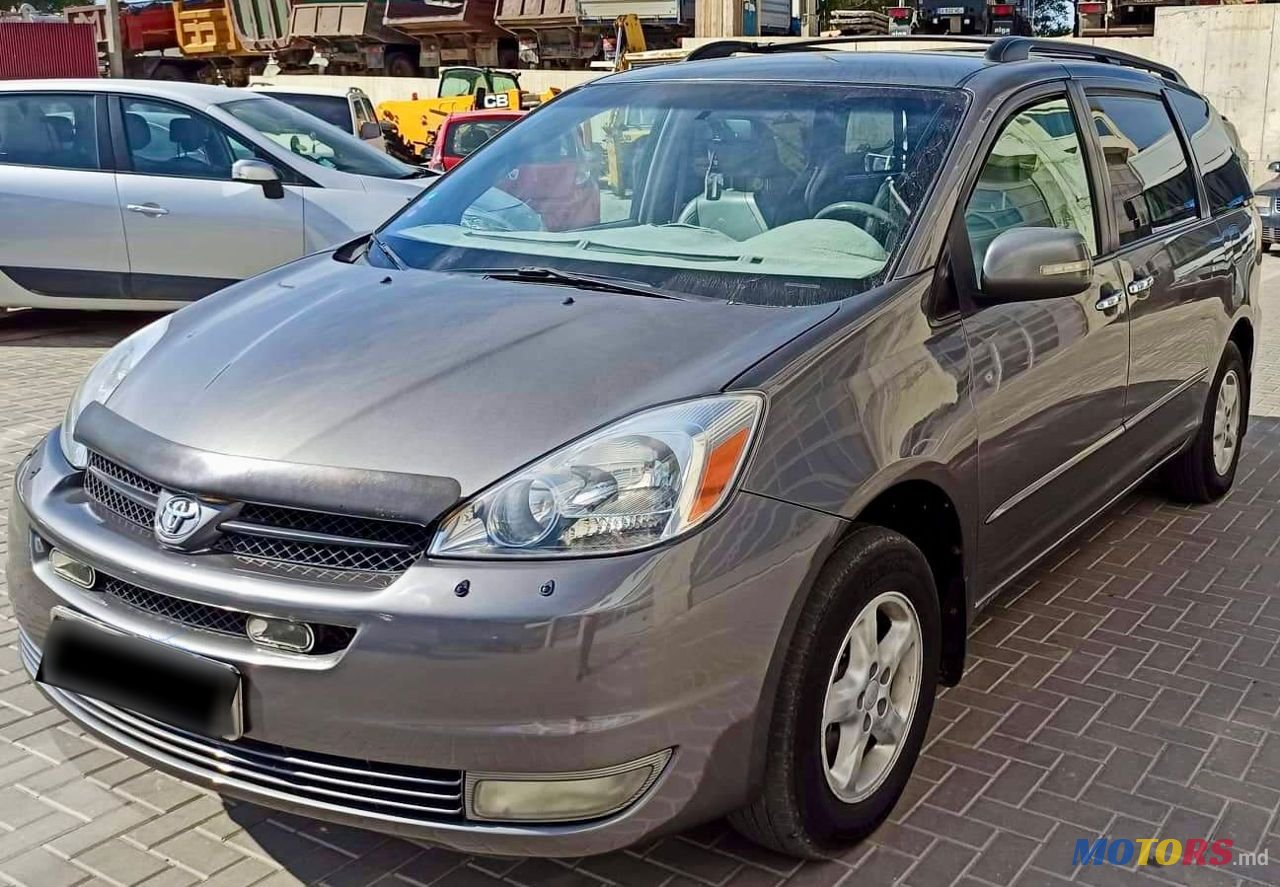 2005' Toyota Sienna photo #1