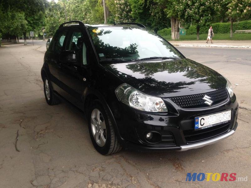 2013' Suzuki SX4 photo #1