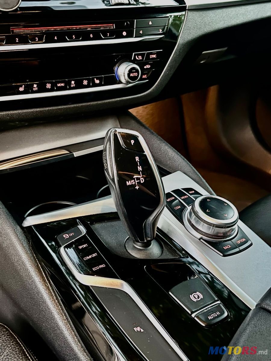 2018' BMW 5 Series photo #2